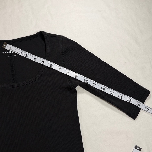 Everlane Women's Elegant Black Long Sleeve Tee - Picture 6 of 7